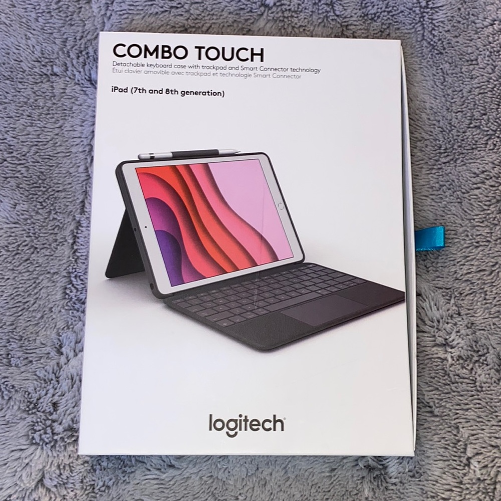 Combo Touch - detachable keycard case with mouse pad for iPad 7th & 8th gen.